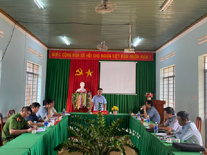 Đoàn công tác của Huyện ủy làm việc với Đảng ủy xã EaHiao